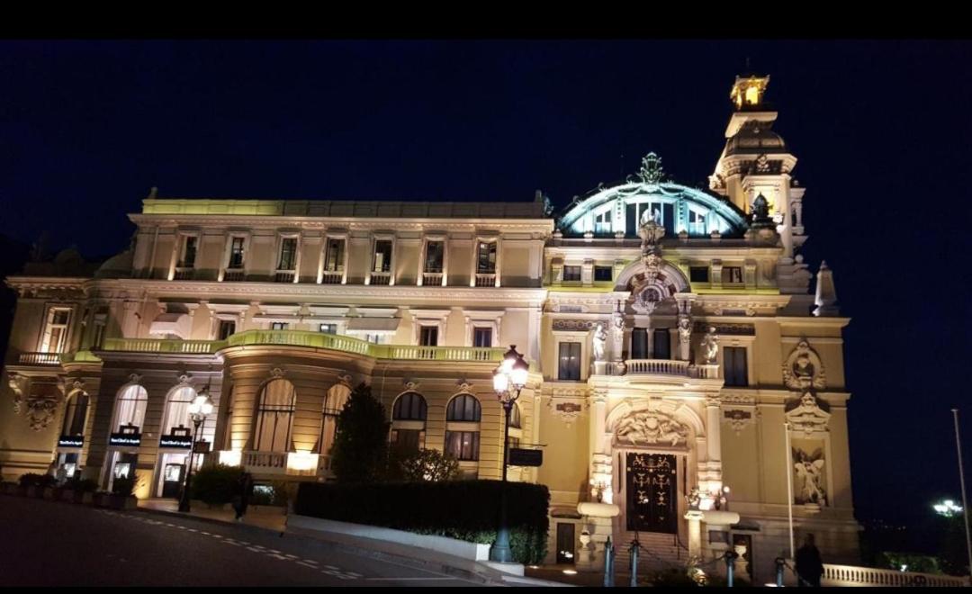 Direct Monaco Studio Devant Piscine Beausoleil Oda fotoğraf